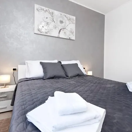 Comfort Karla Apartamento *