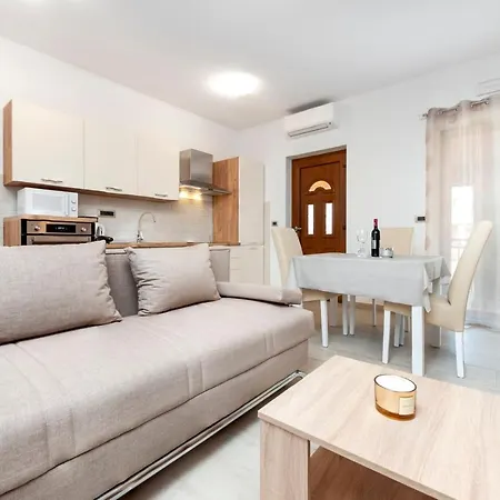 Comfort Karla Appartement *